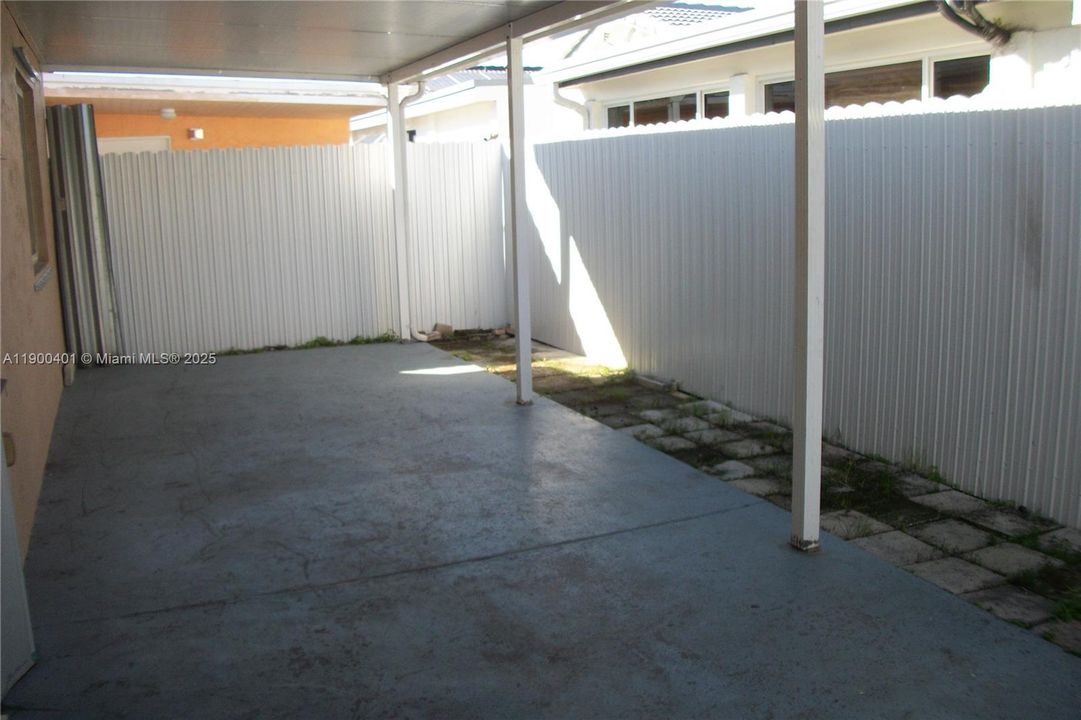 Recently Rented: $2,990 (3 beds, 2 baths, 1180 Square Feet)