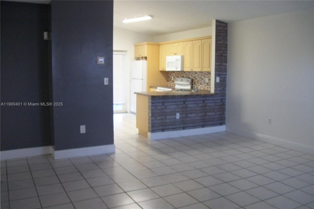 Recently Rented: $2,990 (3 beds, 2 baths, 1180 Square Feet)