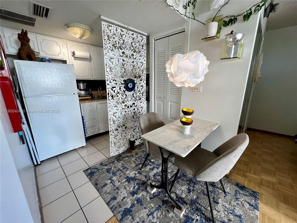 Под контрактом: $1,675 (0 спален, 1 ванн, 507 Квадратных фут)