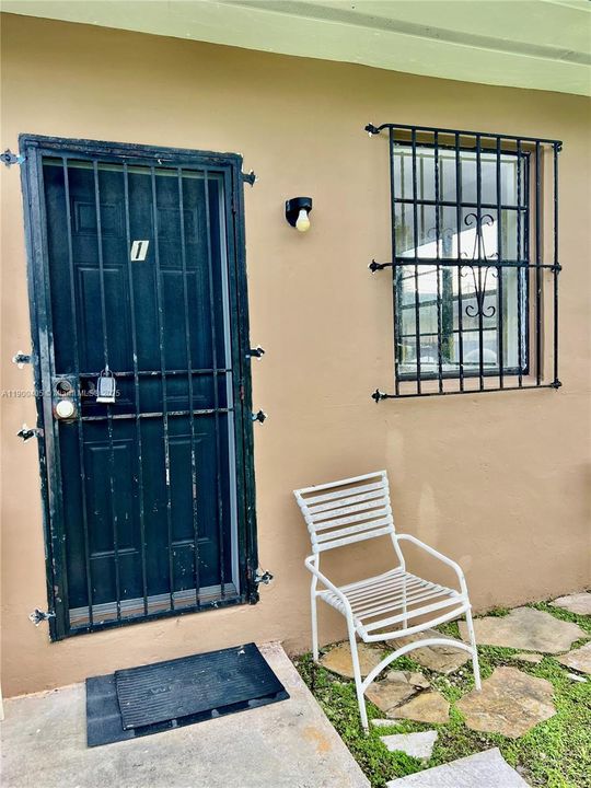 For Rent: $1,250 (1 beds, 1 baths, 400 Square Feet)