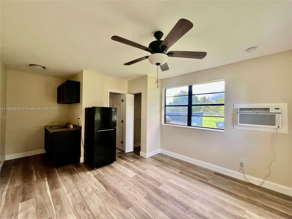 For Rent: $1,250 (1 beds, 1 baths, 400 Square Feet)