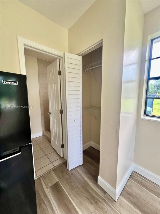 For Rent: $1,250 (1 beds, 1 baths, 400 Square Feet)