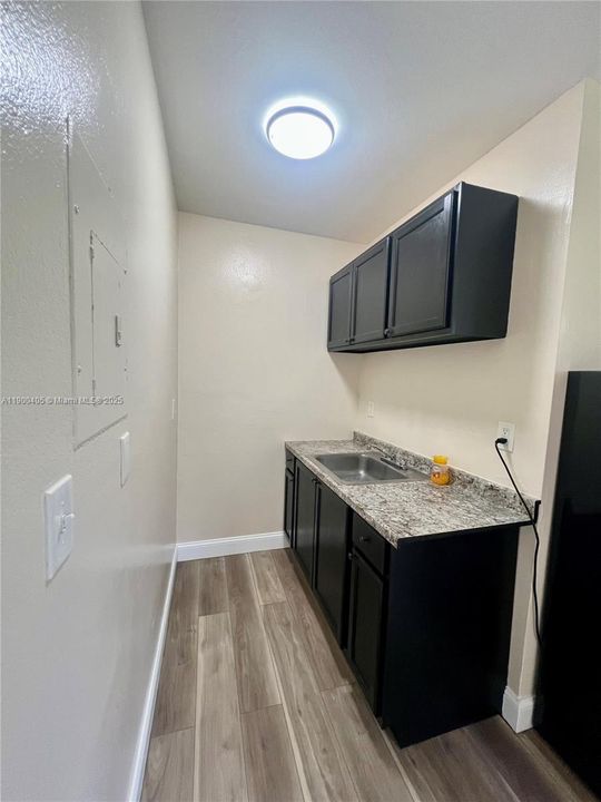 For Rent: $1,250 (1 beds, 1 baths, 400 Square Feet)