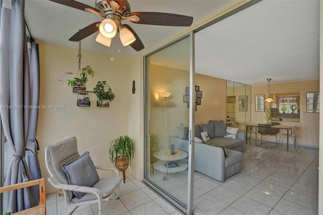 For Sale: $70,000 (1 beds, 1 baths, 640 Square Feet)