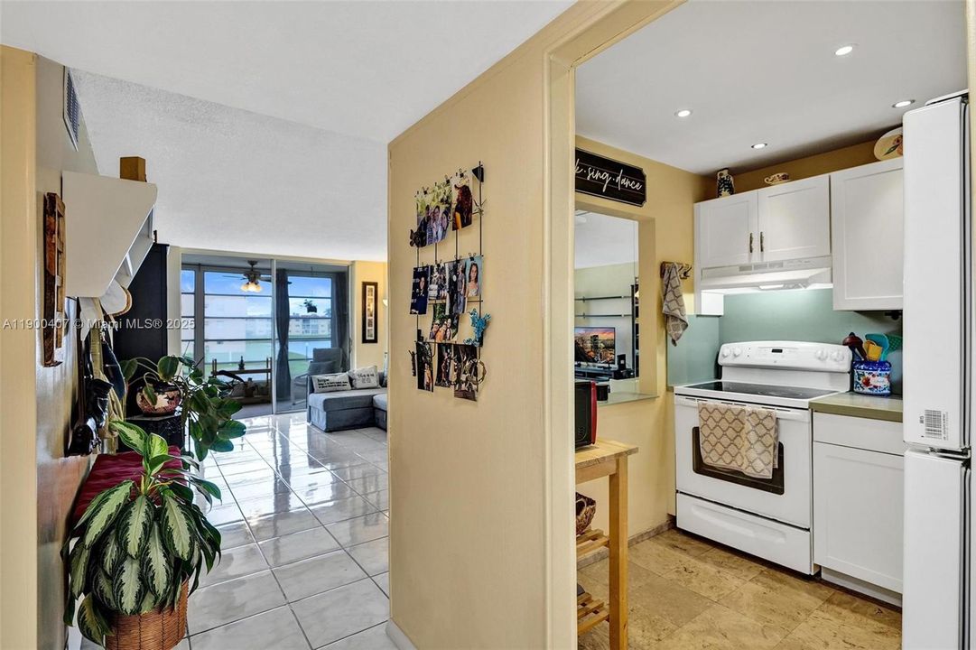 For Sale: $70,000 (1 beds, 1 baths, 640 Square Feet)