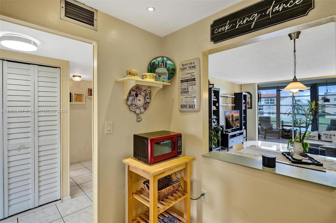 For Sale: $70,000 (1 beds, 1 baths, 640 Square Feet)