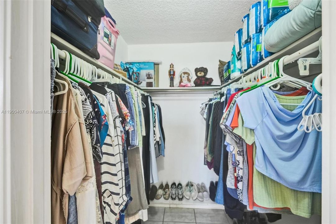 For Sale: $70,000 (1 beds, 1 baths, 640 Square Feet)