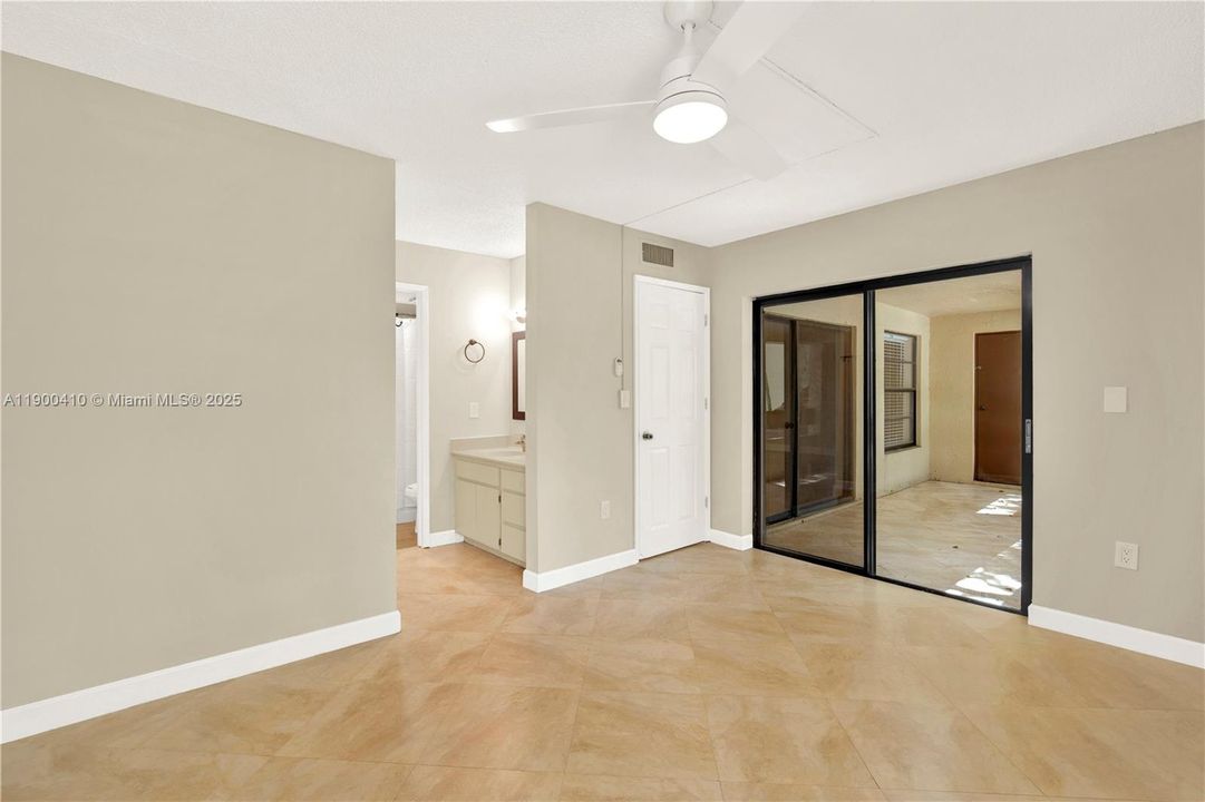 Active With Contract: $2,350 (2 beds, 2 baths, 965 Square Feet)