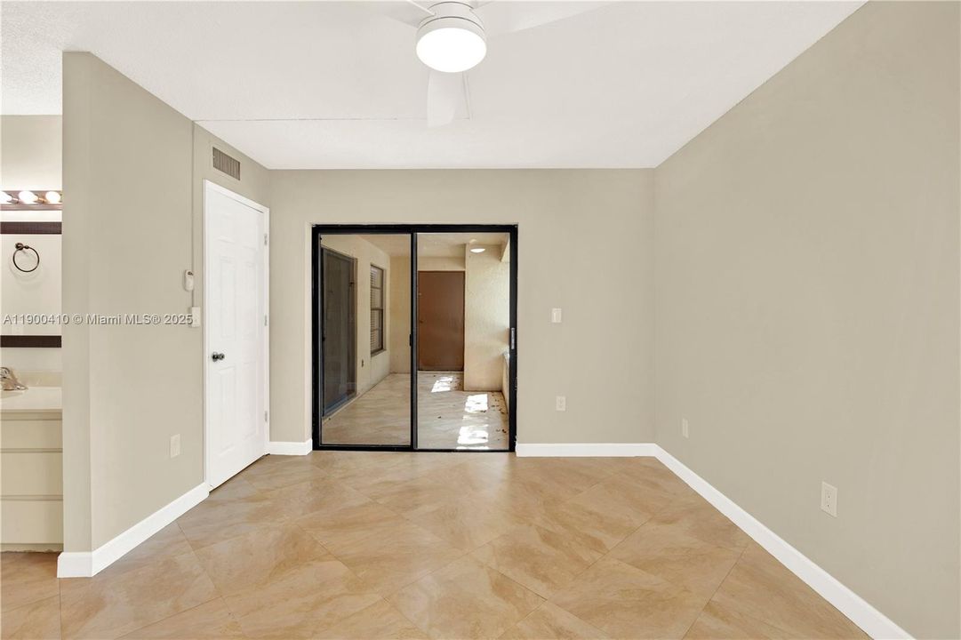 Active With Contract: $2,350 (2 beds, 2 baths, 965 Square Feet)