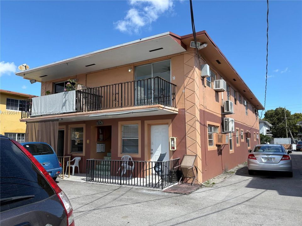 Active With Contract: $2,300 (2 beds, 2 baths, 1200 Square Feet)