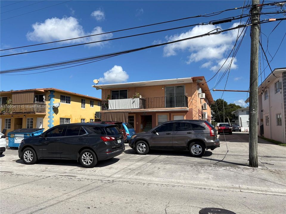 Active With Contract: $2,300 (2 beds, 2 baths, 1200 Square Feet)