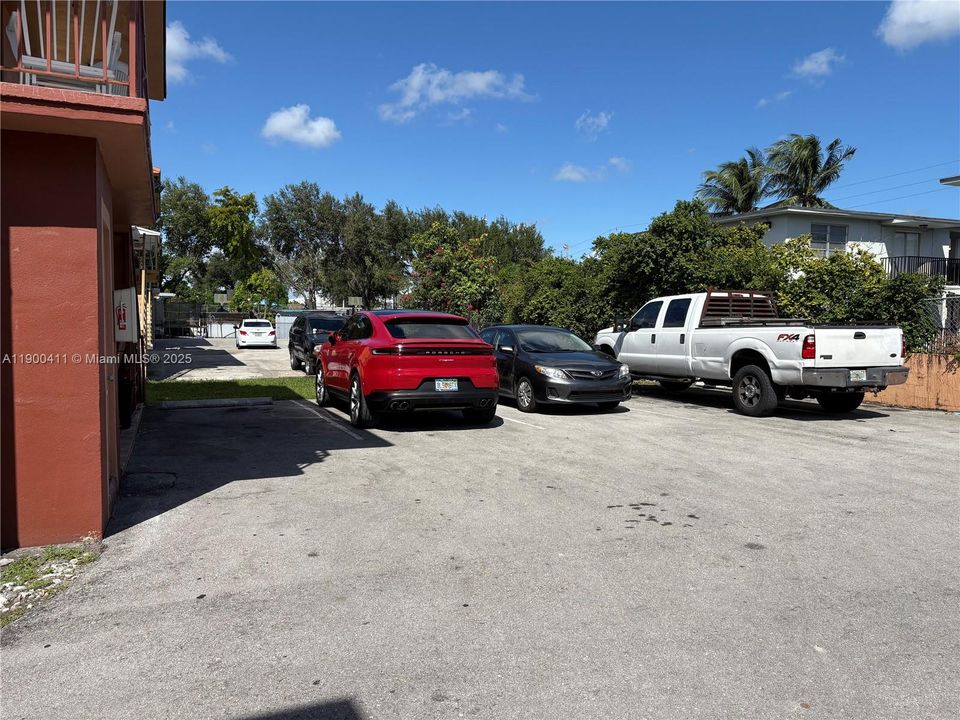 Active With Contract: $2,300 (2 beds, 2 baths, 1200 Square Feet)