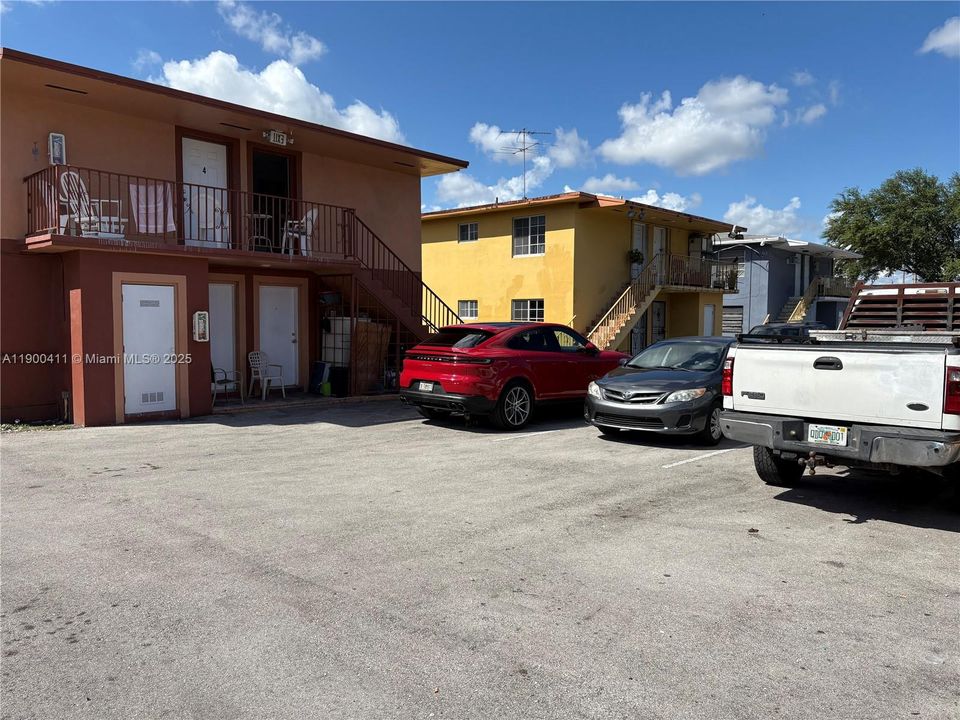 Active With Contract: $2,300 (2 beds, 2 baths, 1200 Square Feet)