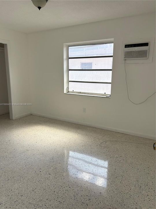 Active With Contract: $2,300 (2 beds, 2 baths, 1200 Square Feet)