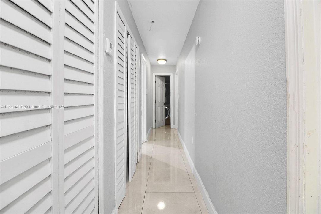 待售: $680,000 (6 贝兹, 4 浴室, 1579 平方英尺)