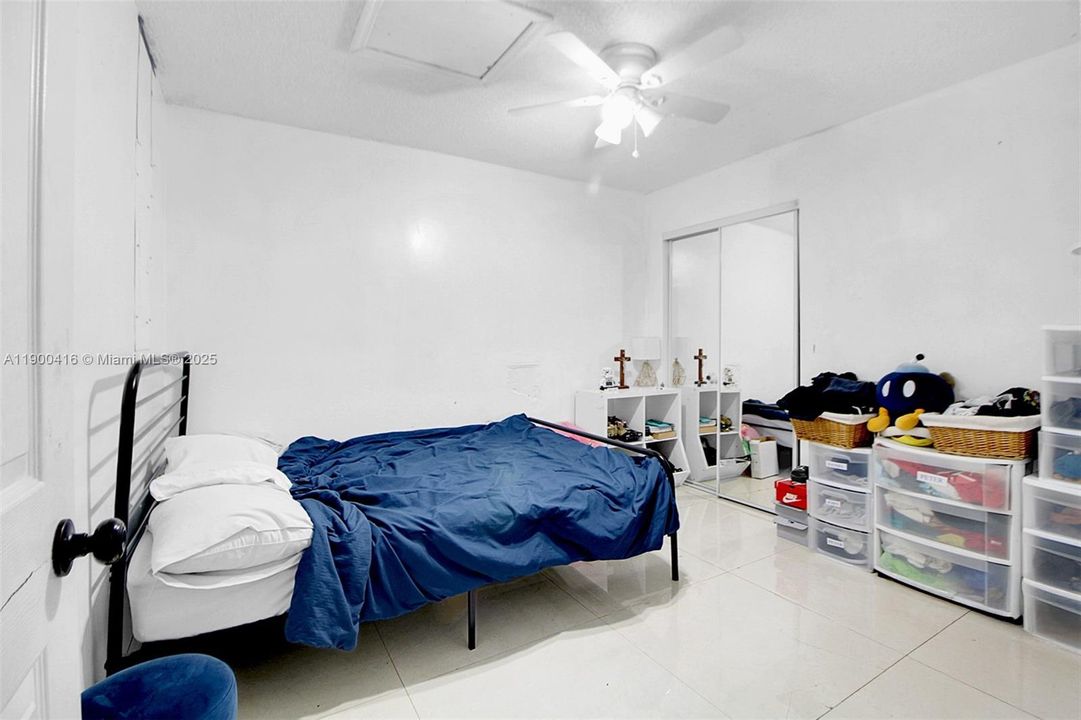 待售: $680,000 (6 贝兹, 4 浴室, 1579 平方英尺)