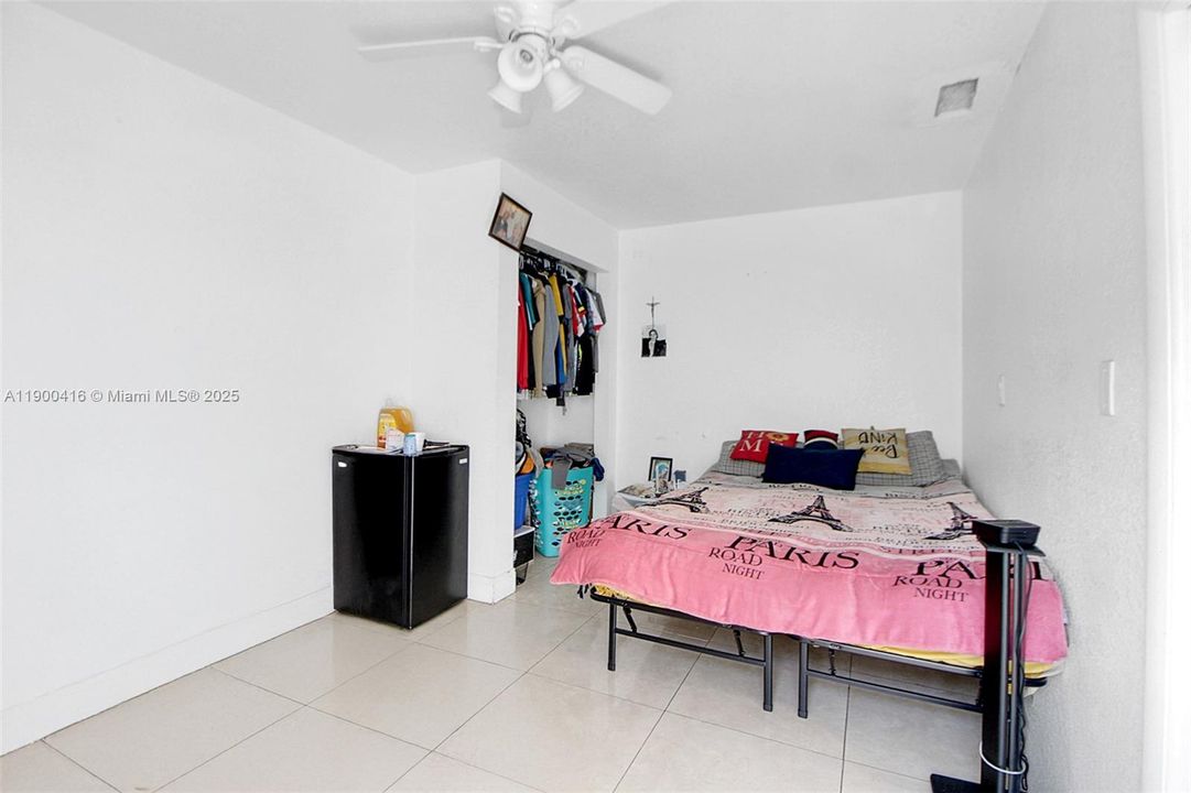 待售: $680,000 (6 贝兹, 4 浴室, 1579 平方英尺)