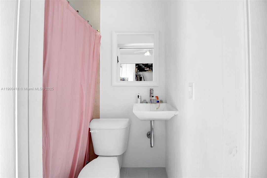 待售: $680,000 (6 贝兹, 4 浴室, 1579 平方英尺)