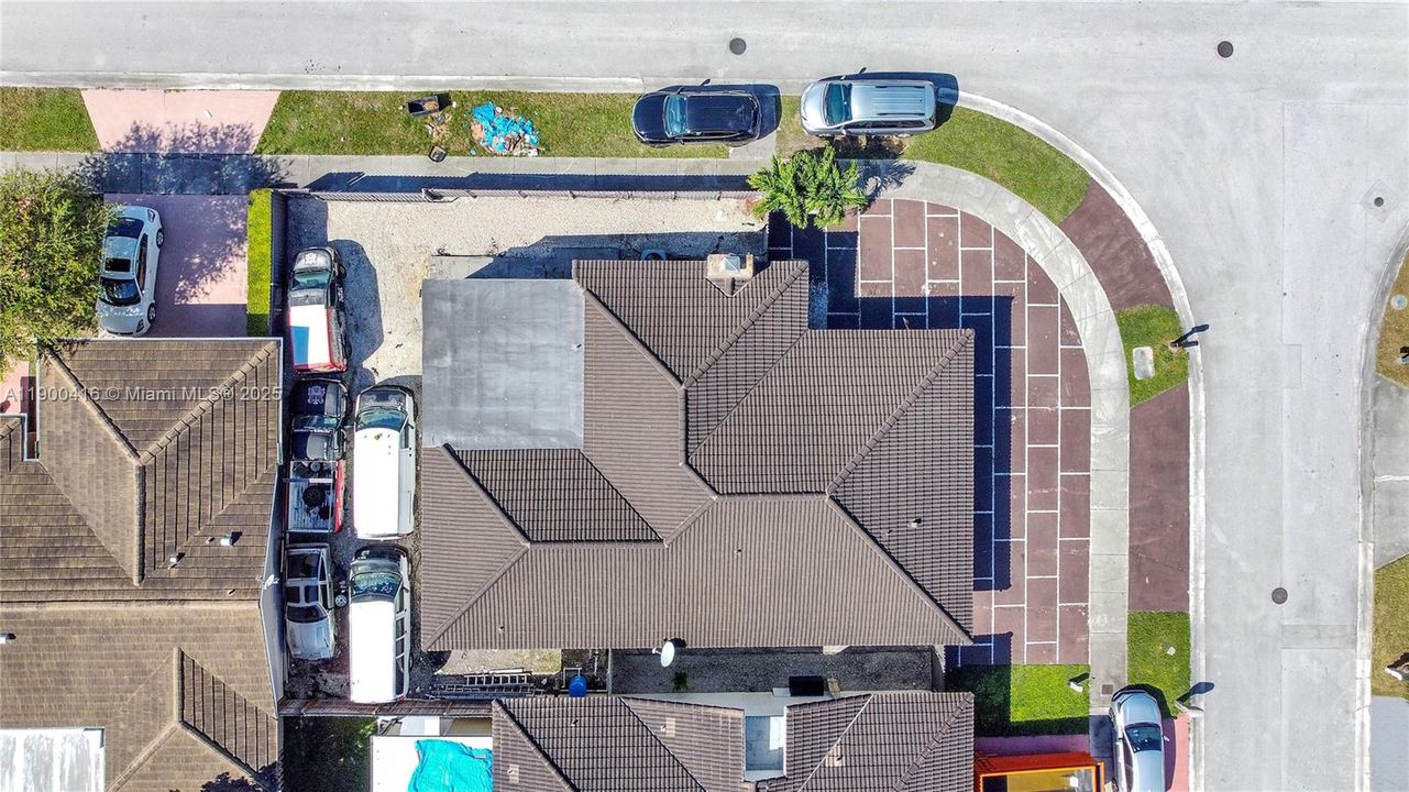 待售: $680,000 (6 贝兹, 4 浴室, 1579 平方英尺)