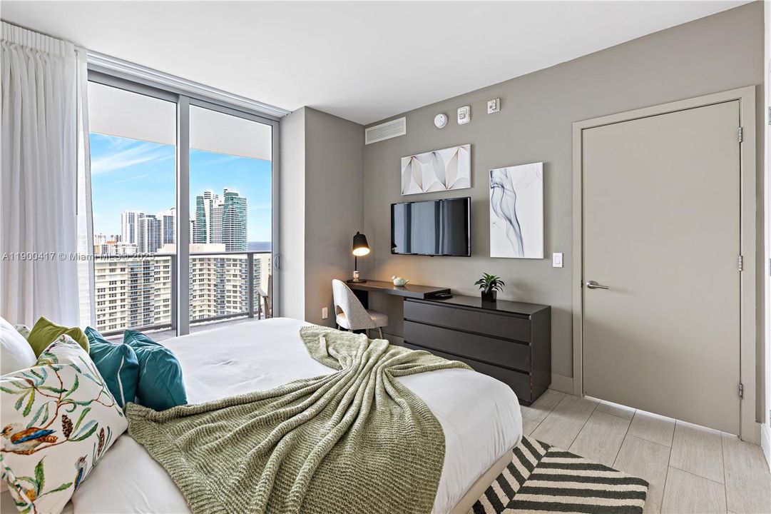 На продажу: $765,000 (2 спален, 2 ванн, 1075 Квадратных фут)