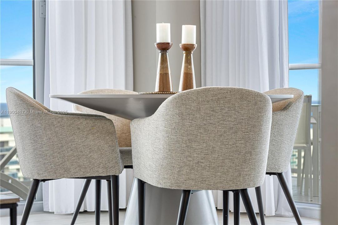 На продажу: $765,000 (2 спален, 2 ванн, 1075 Квадратных фут)