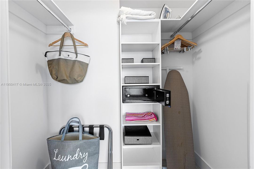 На продажу: $765,000 (2 спален, 2 ванн, 1075 Квадратных фут)