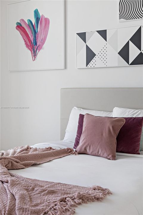 На продажу: $765,000 (2 спален, 2 ванн, 1075 Квадратных фут)