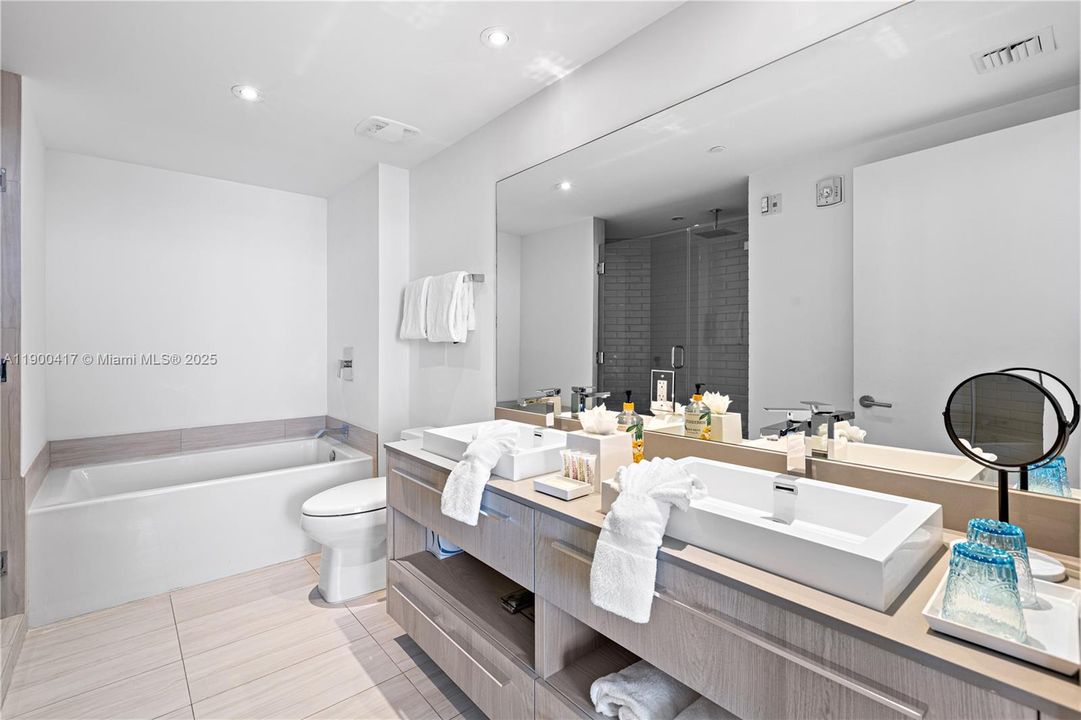 На продажу: $765,000 (2 спален, 2 ванн, 1075 Квадратных фут)