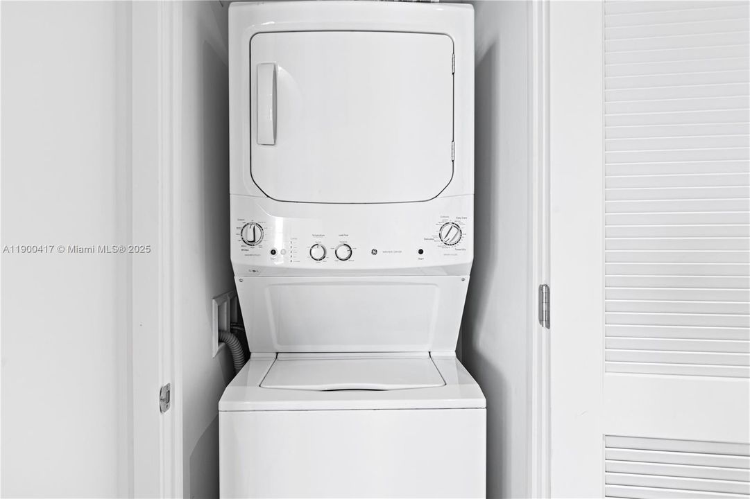 На продажу: $765,000 (2 спален, 2 ванн, 1075 Квадратных фут)