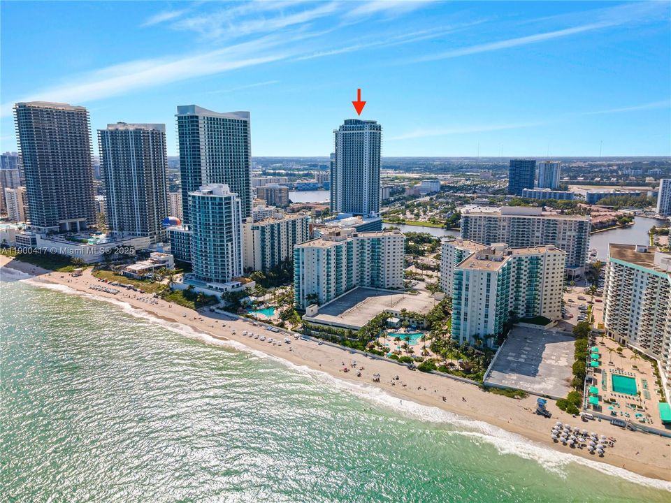 На продажу: $765,000 (2 спален, 2 ванн, 1075 Квадратных фут)