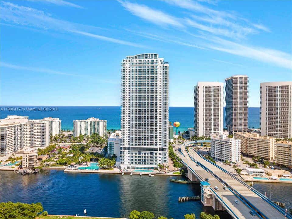 На продажу: $765,000 (2 спален, 2 ванн, 1075 Квадратных фут)