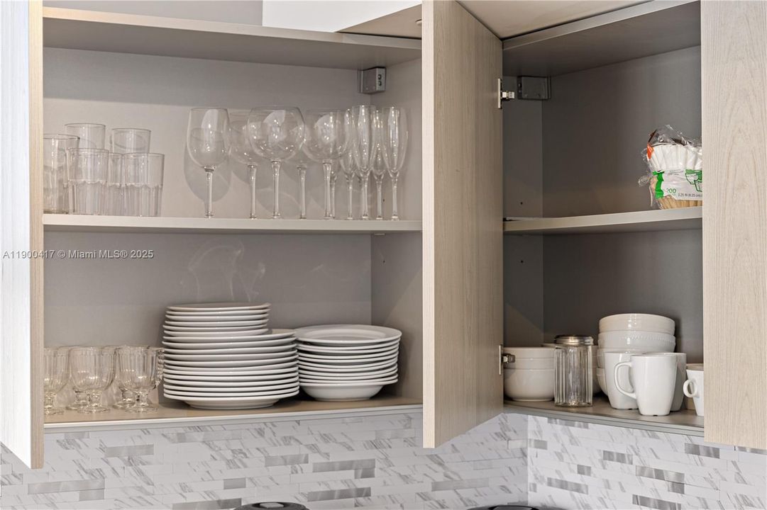 На продажу: $765,000 (2 спален, 2 ванн, 1075 Квадратных фут)