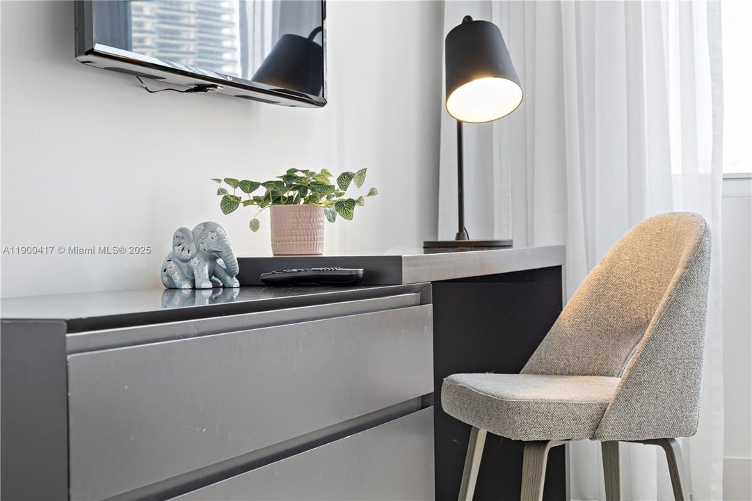 На продажу: $765,000 (2 спален, 2 ванн, 1075 Квадратных фут)