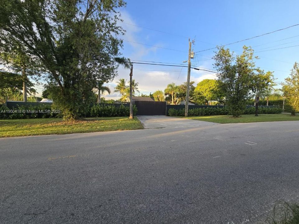 En Venta: $1,195,000 (6 camas, 4 baños, 2657 Pies cuadrados)