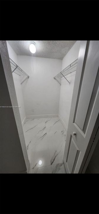 En Venta: $1,195,000 (6 camas, 4 baños, 2657 Pies cuadrados)