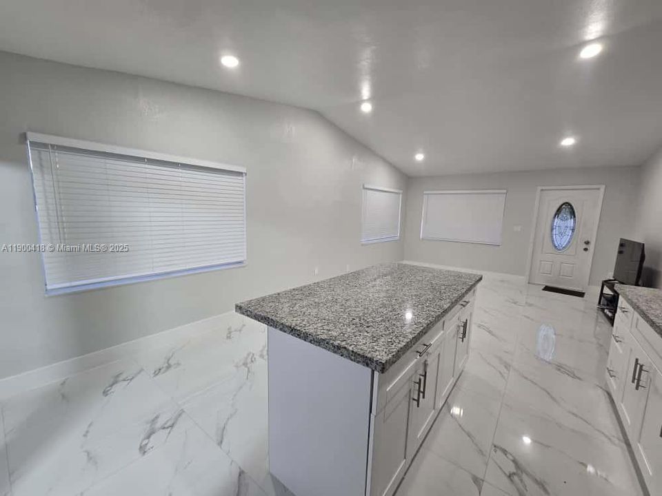 En Venta: $1,195,000 (6 camas, 4 baños, 2657 Pies cuadrados)