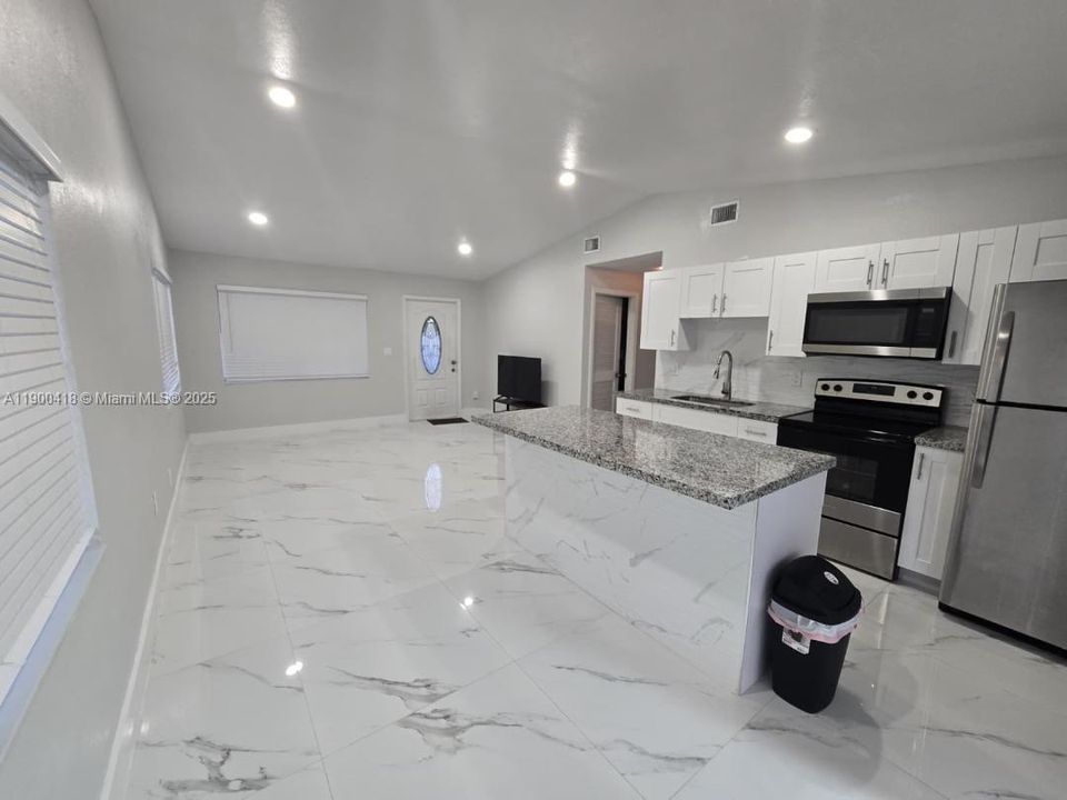 En Venta: $1,195,000 (6 camas, 4 baños, 2657 Pies cuadrados)