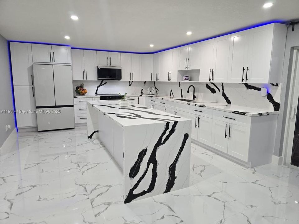 En Venta: $1,195,000 (6 camas, 4 baños, 2657 Pies cuadrados)