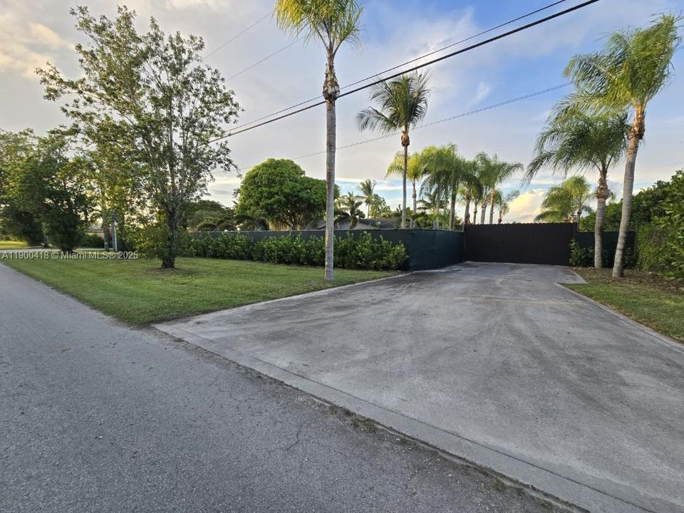 En Venta: $1,195,000 (6 camas, 4 baños, 2657 Pies cuadrados)