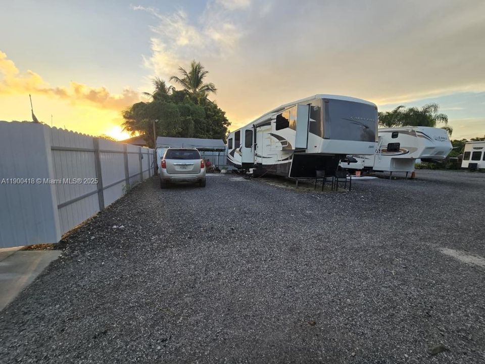 En Venta: $1,195,000 (6 camas, 4 baños, 2657 Pies cuadrados)