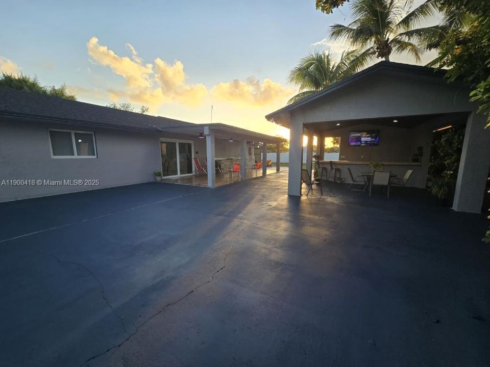 En Venta: $1,195,000 (6 camas, 4 baños, 2657 Pies cuadrados)