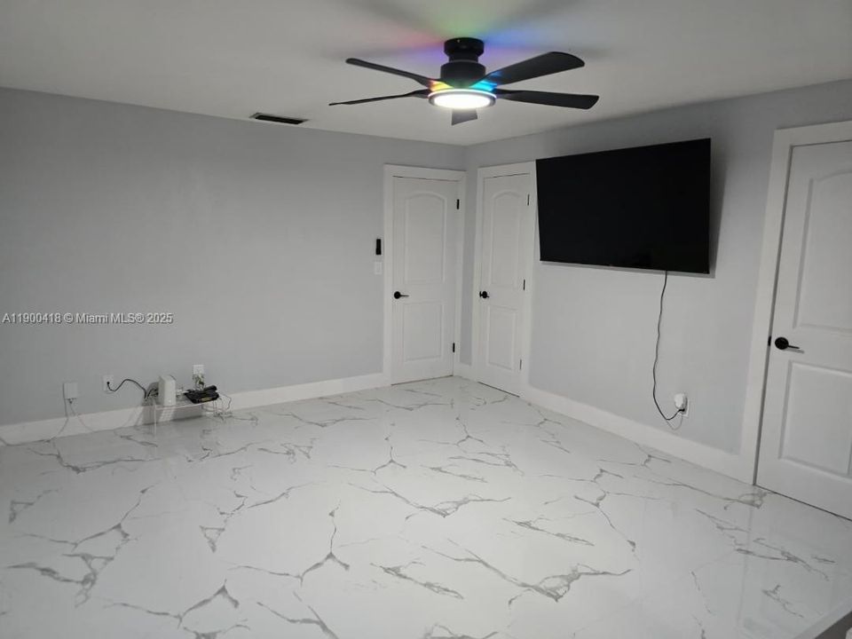 En Venta: $1,195,000 (6 camas, 4 baños, 2657 Pies cuadrados)