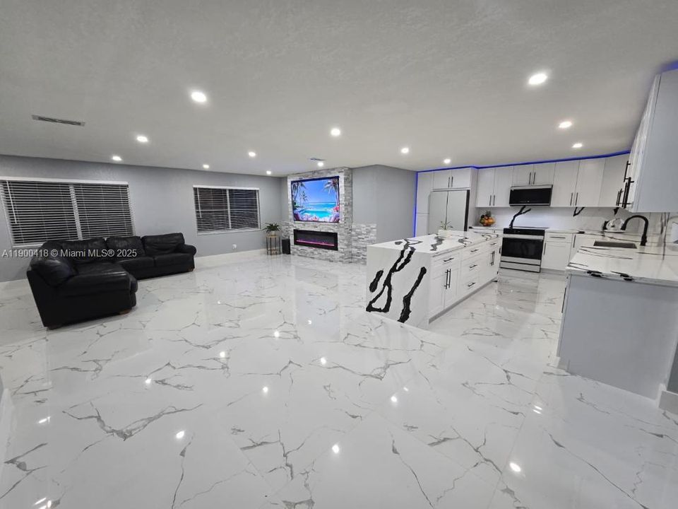 En Venta: $1,195,000 (6 camas, 4 baños, 2657 Pies cuadrados)