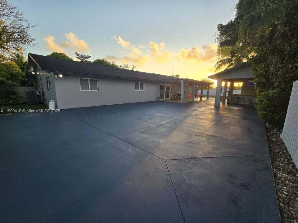 En Venta: $1,195,000 (6 camas, 4 baños, 2657 Pies cuadrados)