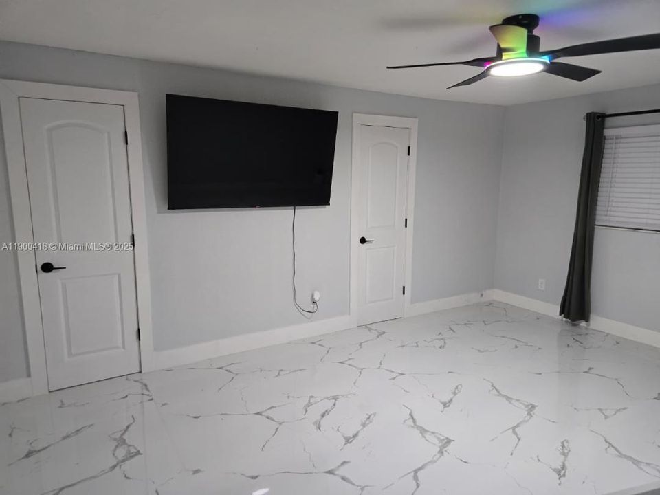 En Venta: $1,195,000 (6 camas, 4 baños, 2657 Pies cuadrados)