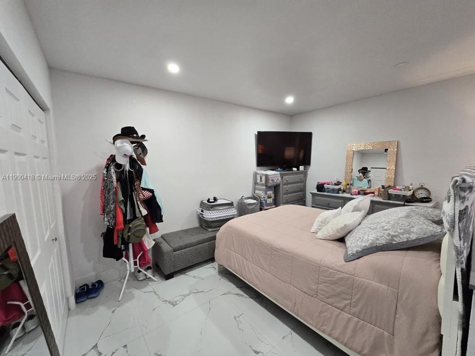 En Venta: $1,195,000 (6 camas, 4 baños, 2657 Pies cuadrados)