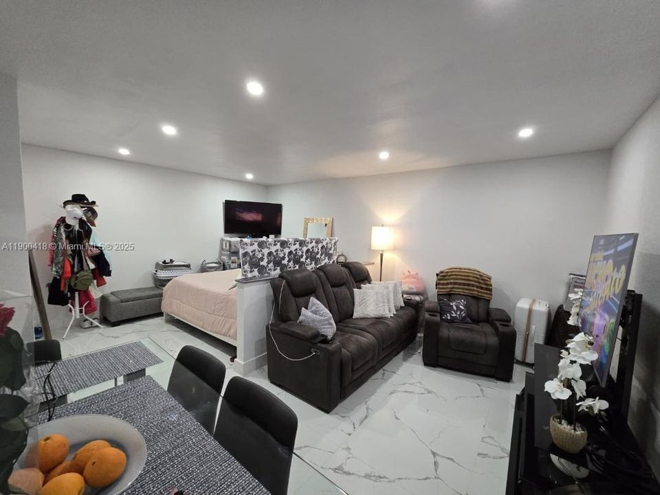 En Venta: $1,195,000 (6 camas, 4 baños, 2657 Pies cuadrados)