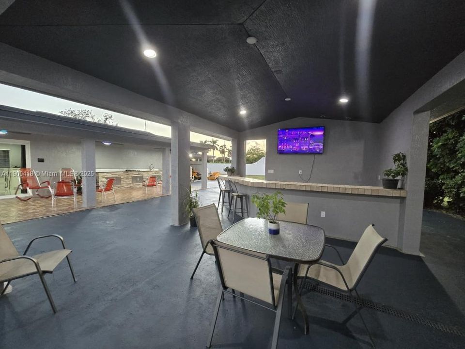 En Venta: $1,195,000 (6 camas, 4 baños, 2657 Pies cuadrados)