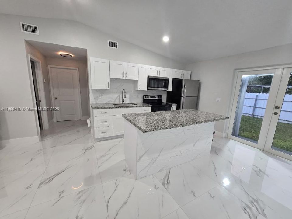 En Venta: $1,195,000 (6 camas, 4 baños, 2657 Pies cuadrados)