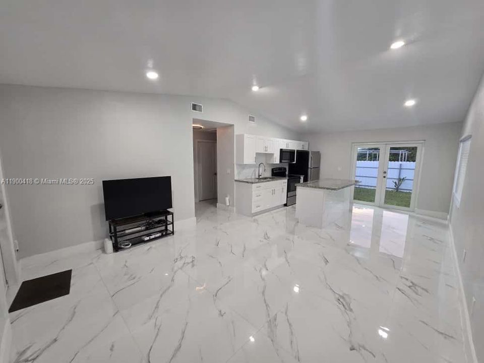 En Venta: $1,195,000 (6 camas, 4 baños, 2657 Pies cuadrados)